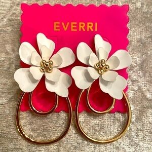 Brand New Everri White Flower Gold Tone Drop Earrings 3D Floral